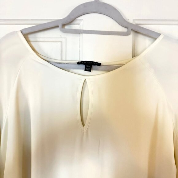 Lane Bryant Womens Cream Off White Top Blouse Beautiful Button Details Lined - Picture 4 of 5
